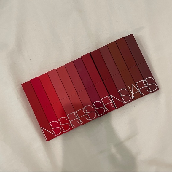 NARS POWDERMATTE LONG-LASTING LIPSTICK - Picture 4 of 5